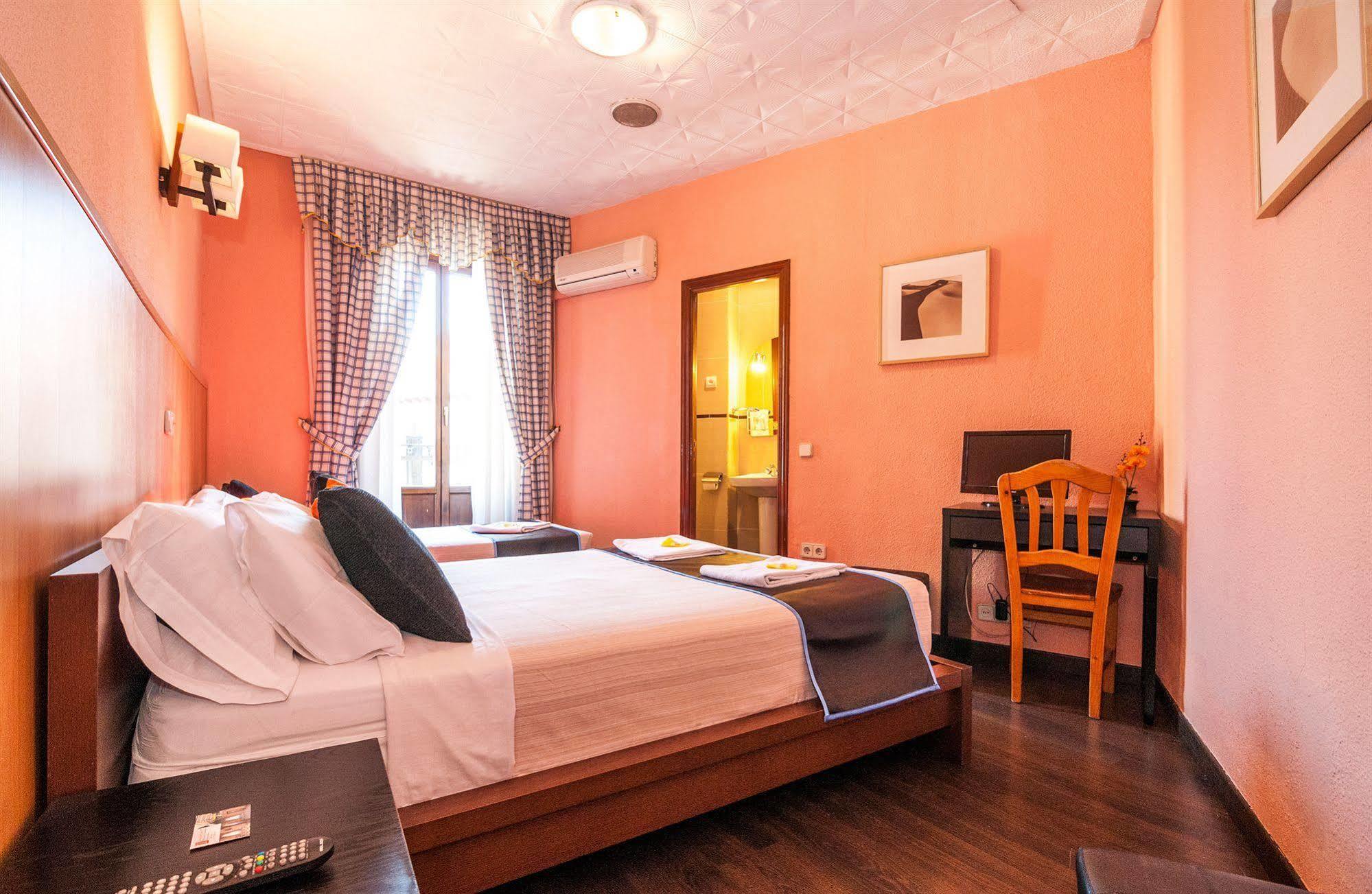 Hostal Gallardo Madrid Kültér fotó