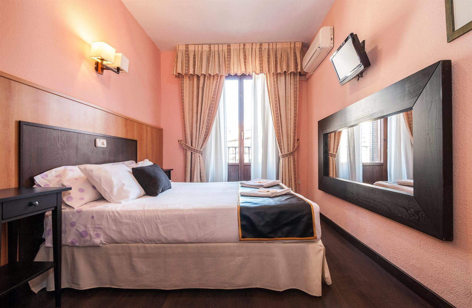 Hostal Gallardo Madrid Kültér fotó