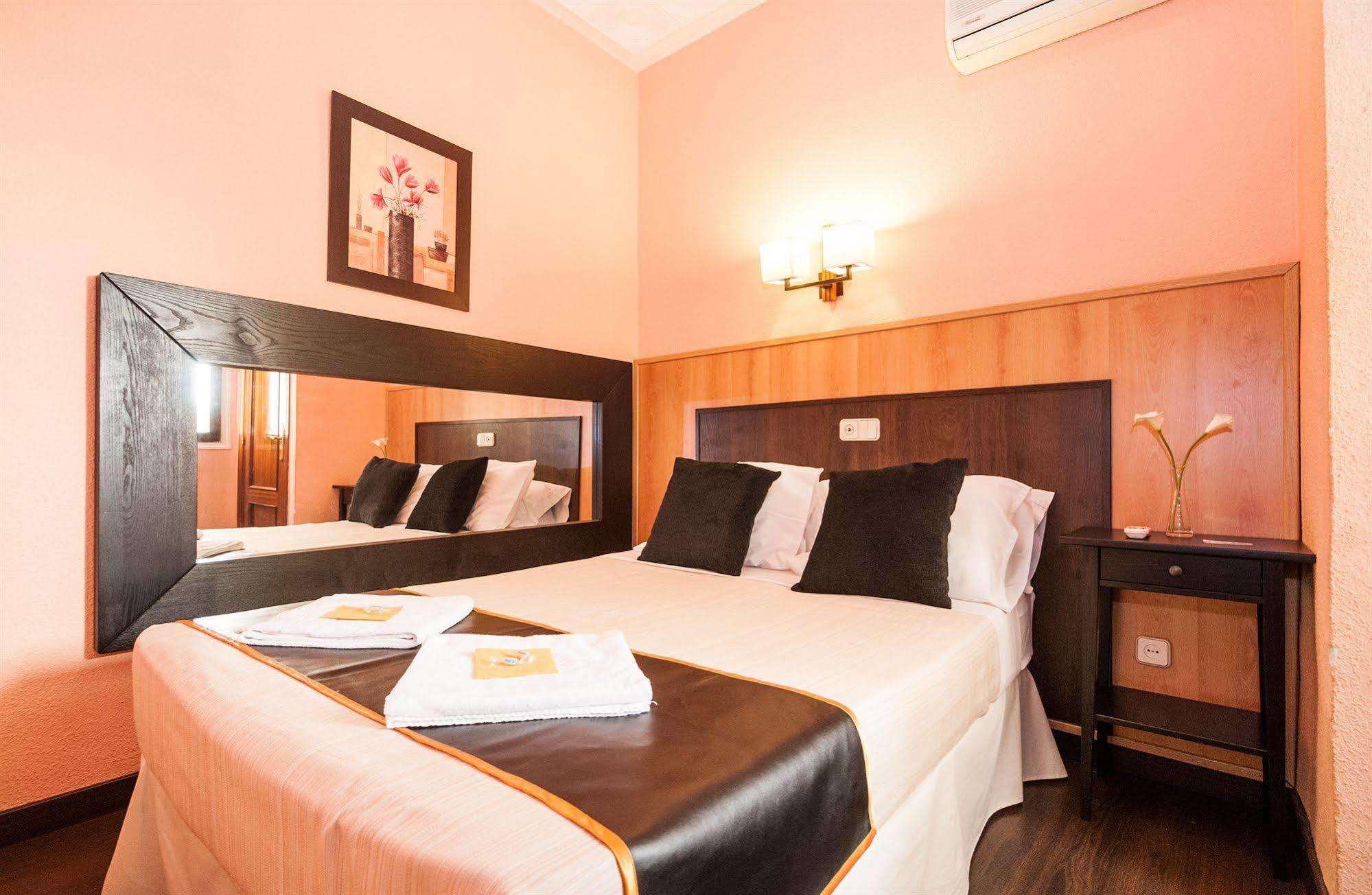 Hostal Gallardo Madrid Kültér fotó