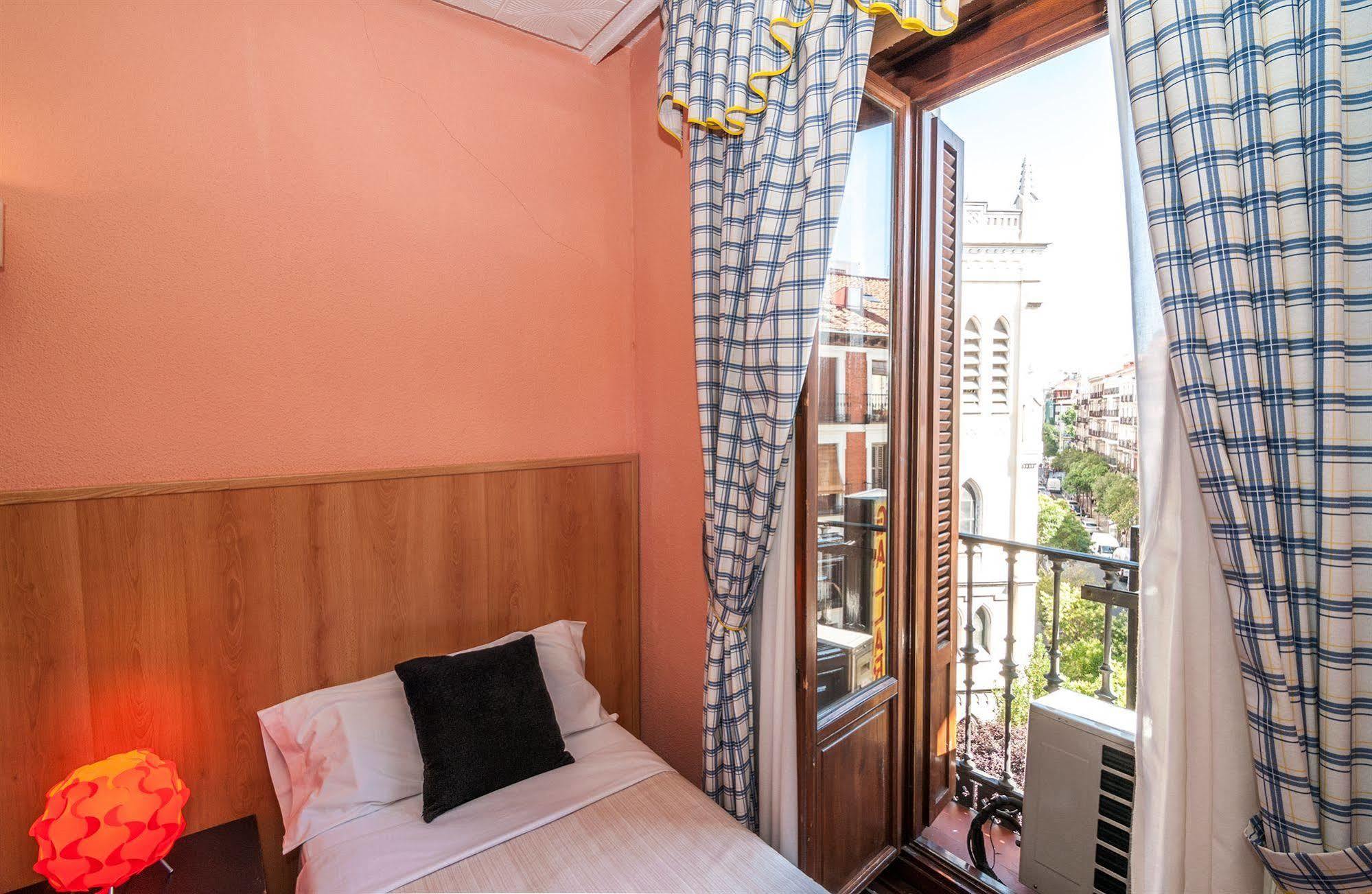 Hostal Gallardo Madrid Kültér fotó
