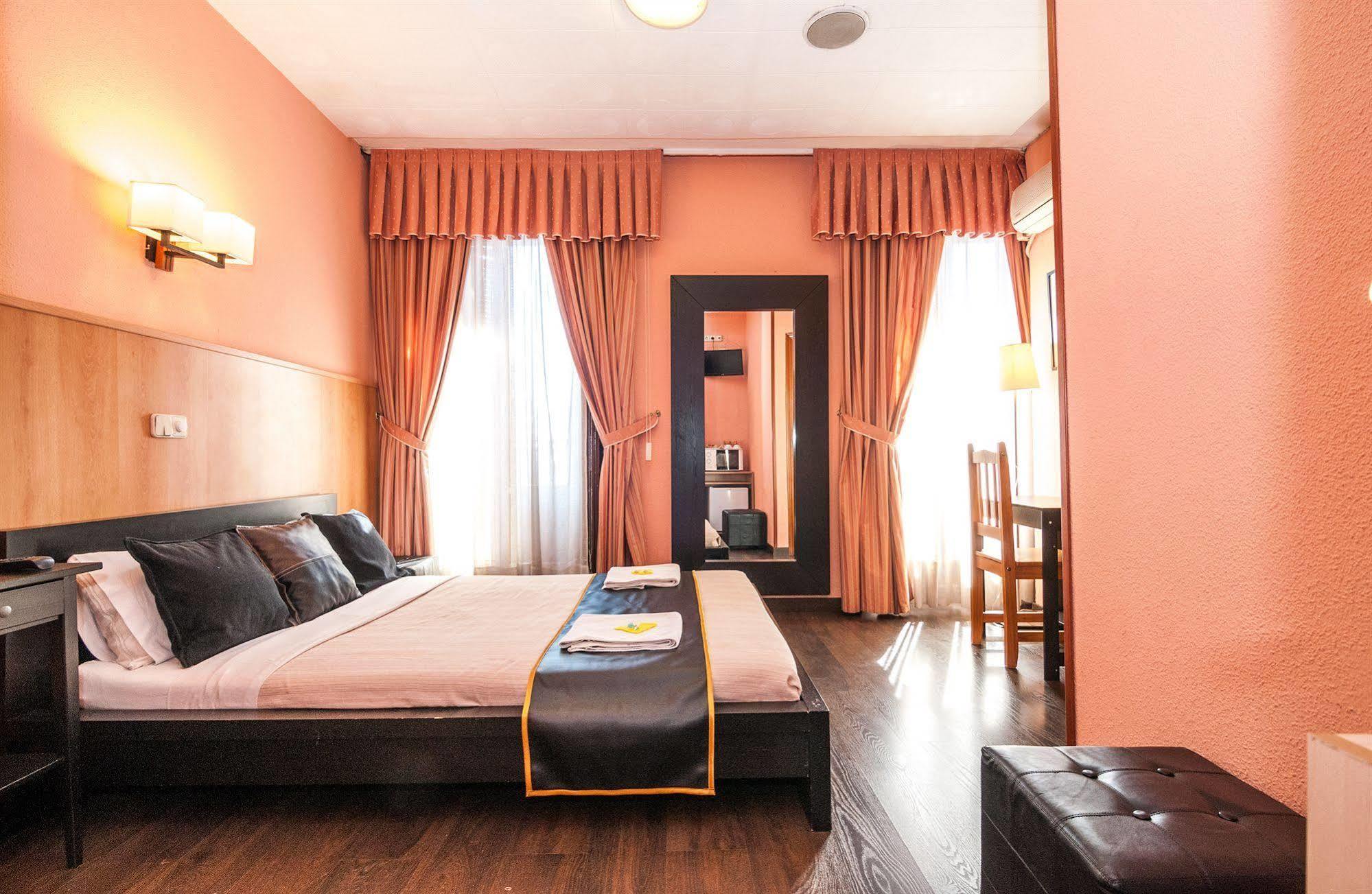 Hostal Gallardo Madrid Kültér fotó