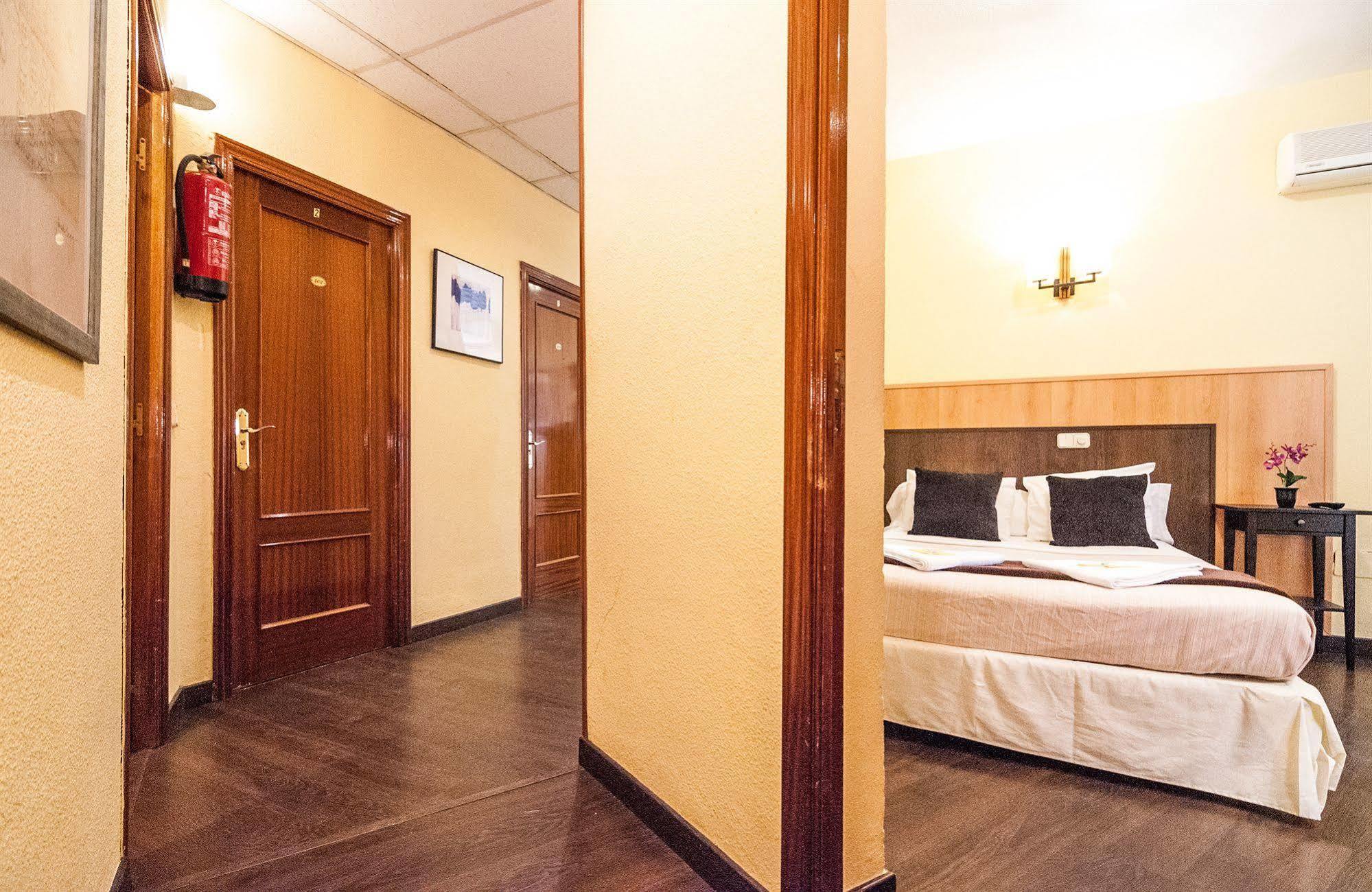 Hostal Gallardo Madrid Kültér fotó