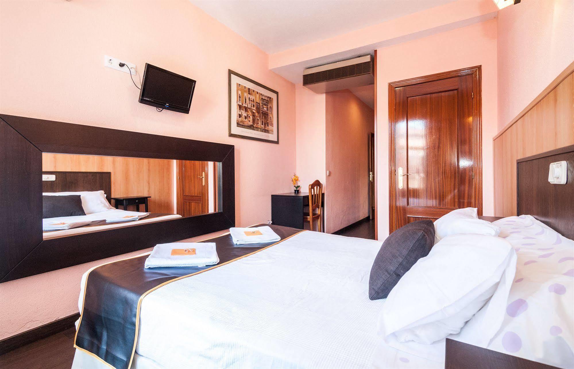 Hostal Gallardo Madrid Kültér fotó
